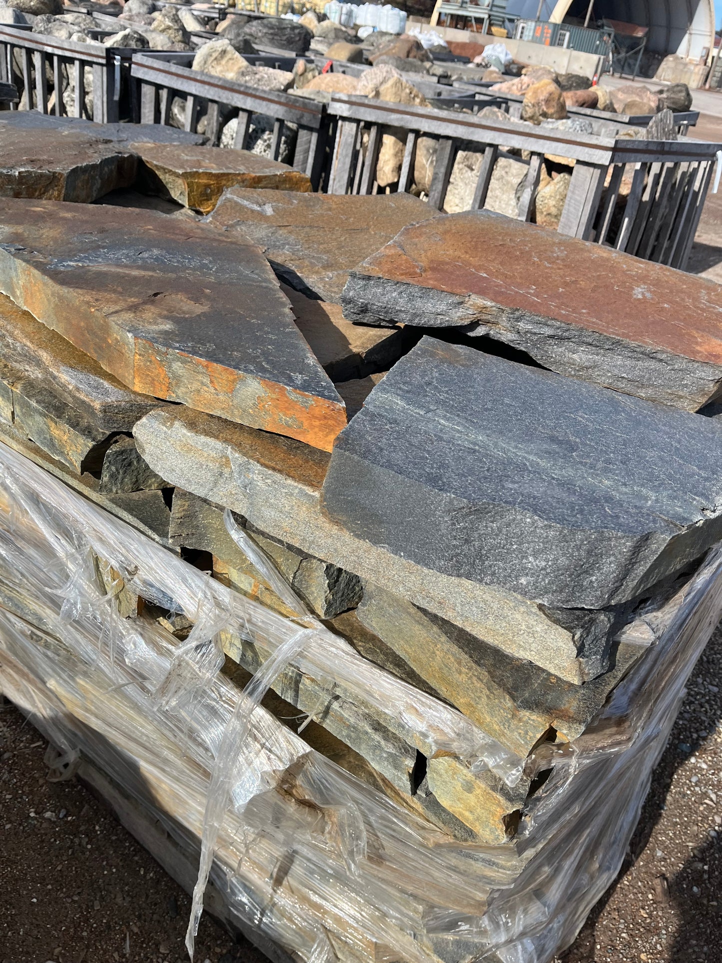 MUSKOKA GRANITE FLAGSTONE 2"