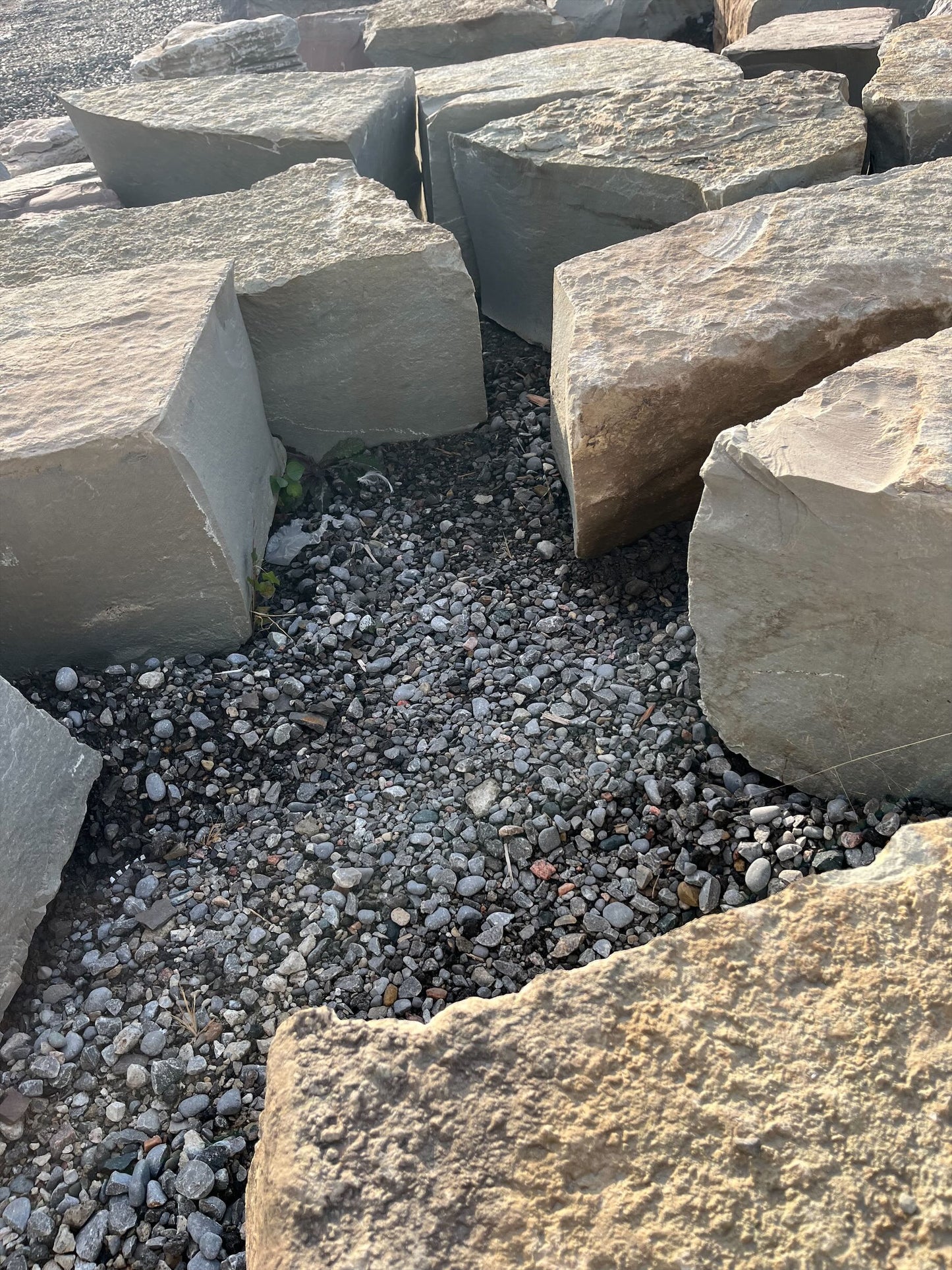 BAY ARMOUR STONE 10"-16" SKIDDED