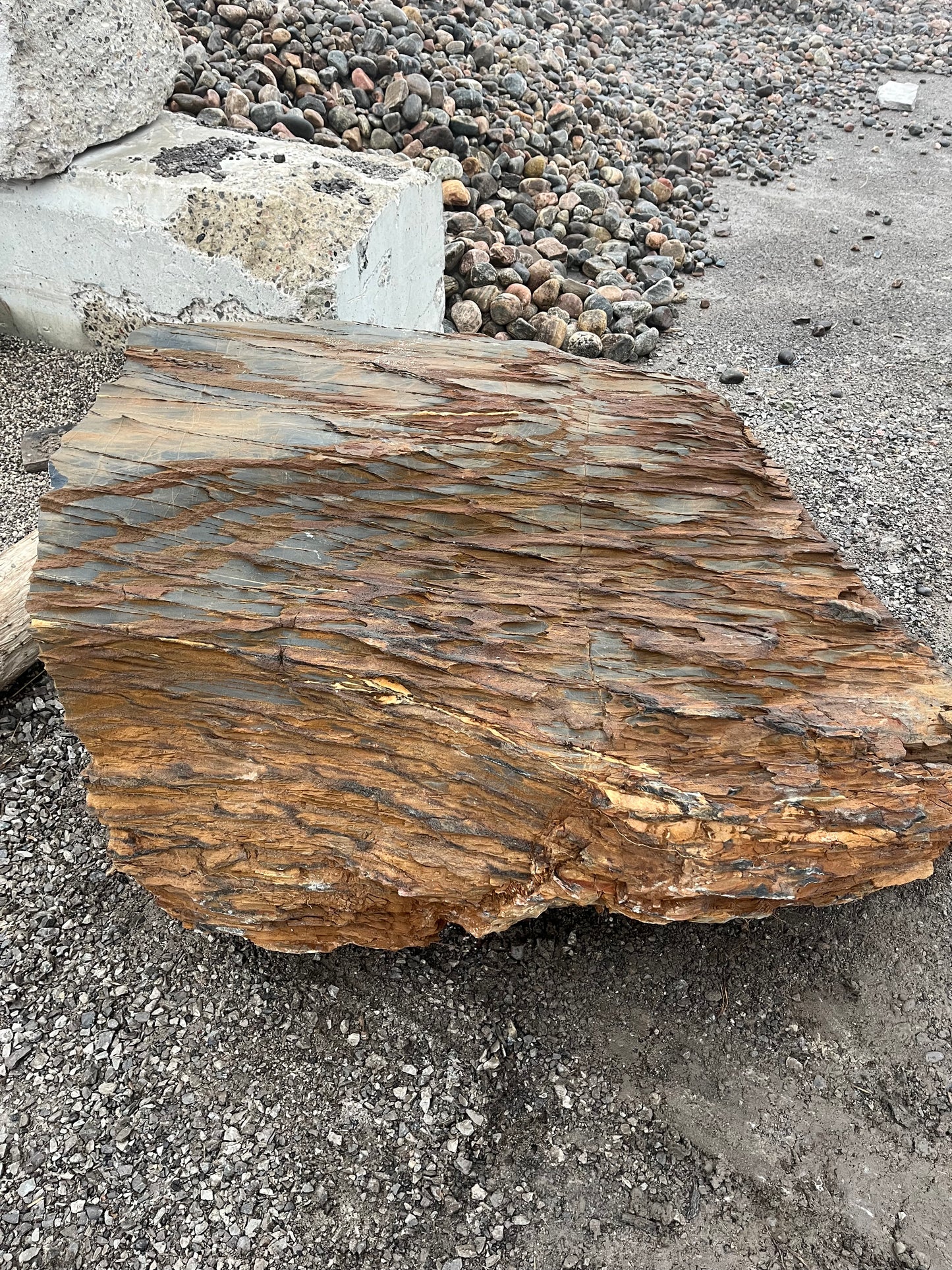 CANYON ROCK BOULDERS