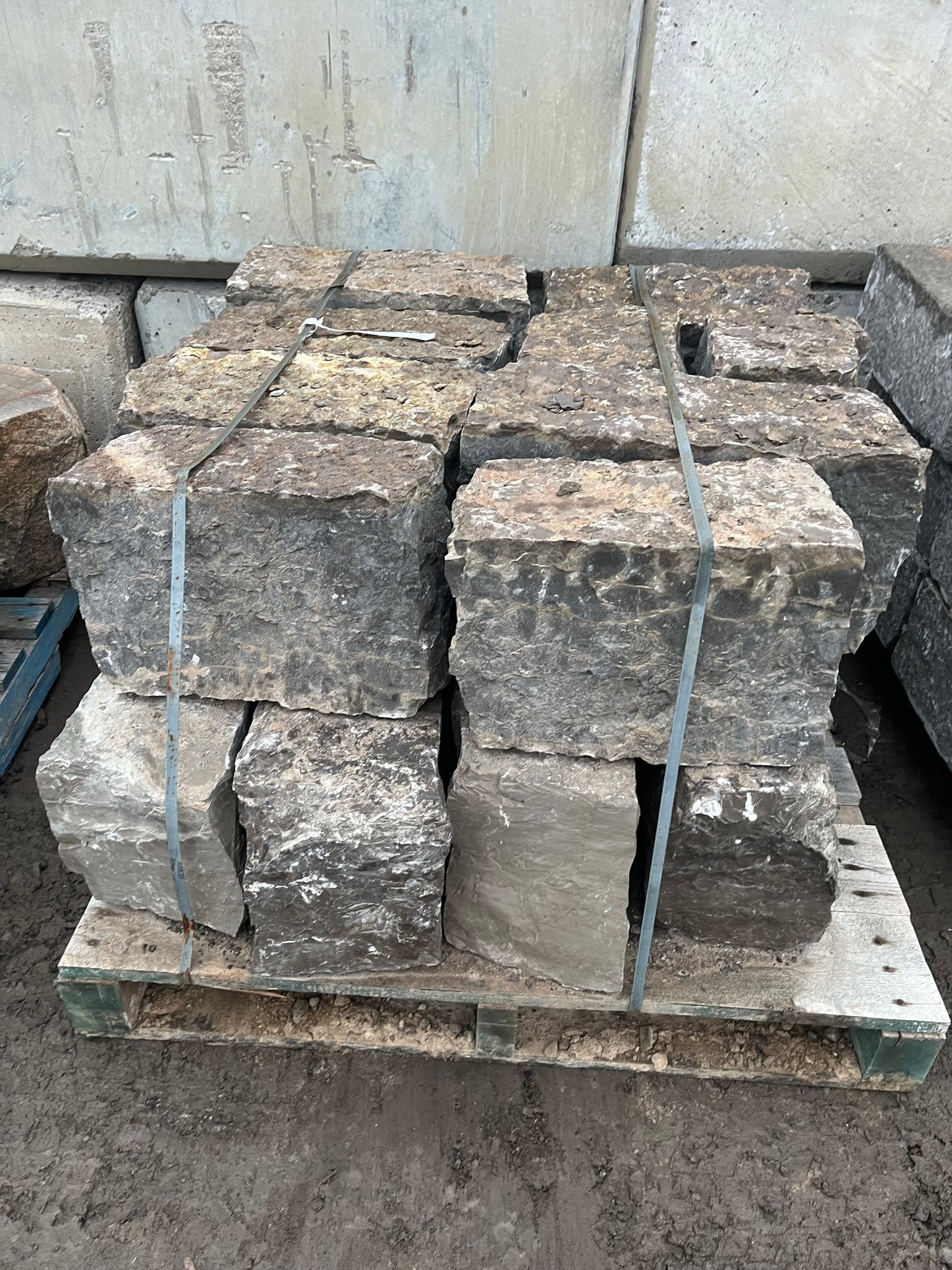 HIGHLAND ARMOUR CUBES 8"-12" STONE GUILLTOINED