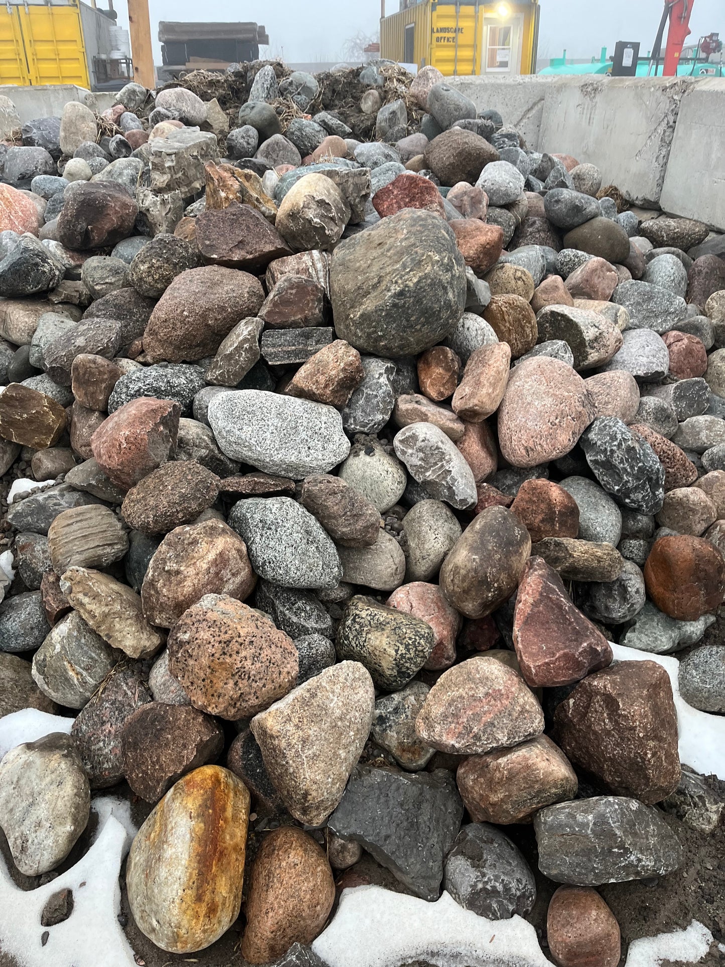 GRANITE BOULDERS & ROCKS OF ASSORTED SIZES