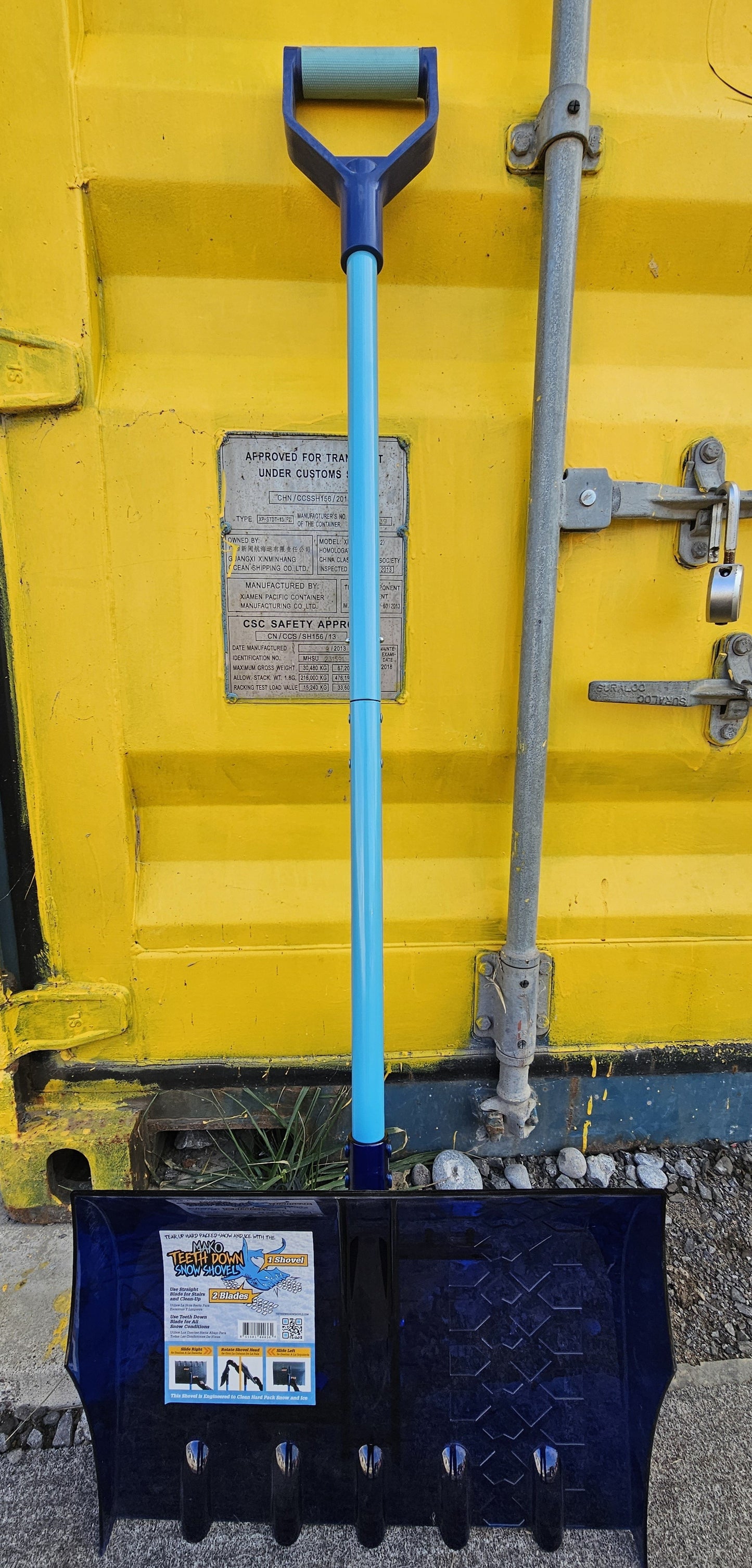 TEETH DOWN 2-IN-1 SNOW SHOVEL 18"